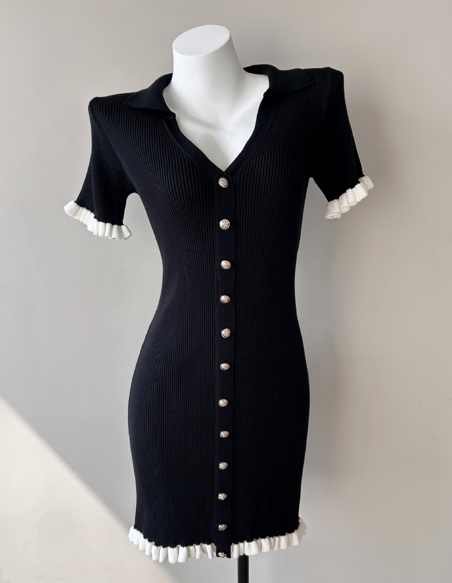 High-Waisted Short Fitted Dress for Women, V-Neck Short Sleeve, Chic and Versatile Mini Dress