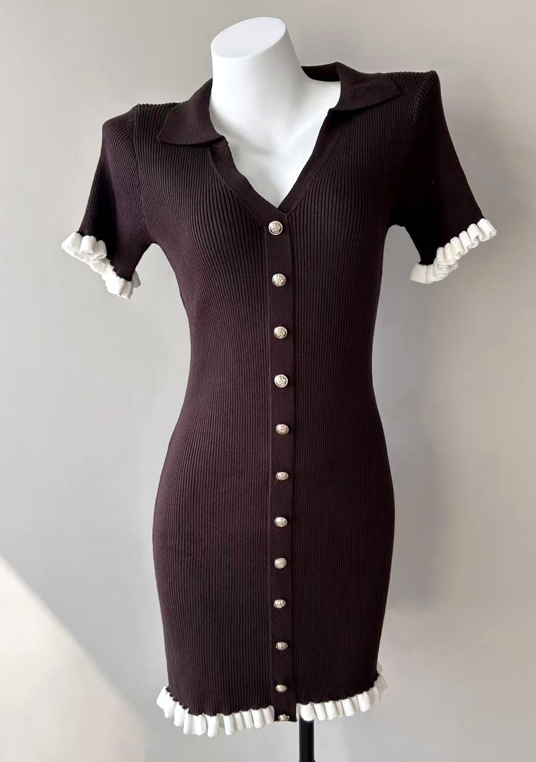 High-Waisted Short Fitted Dress for Women, V-Neck Short Sleeve, Chic and Versatile Mini Dress