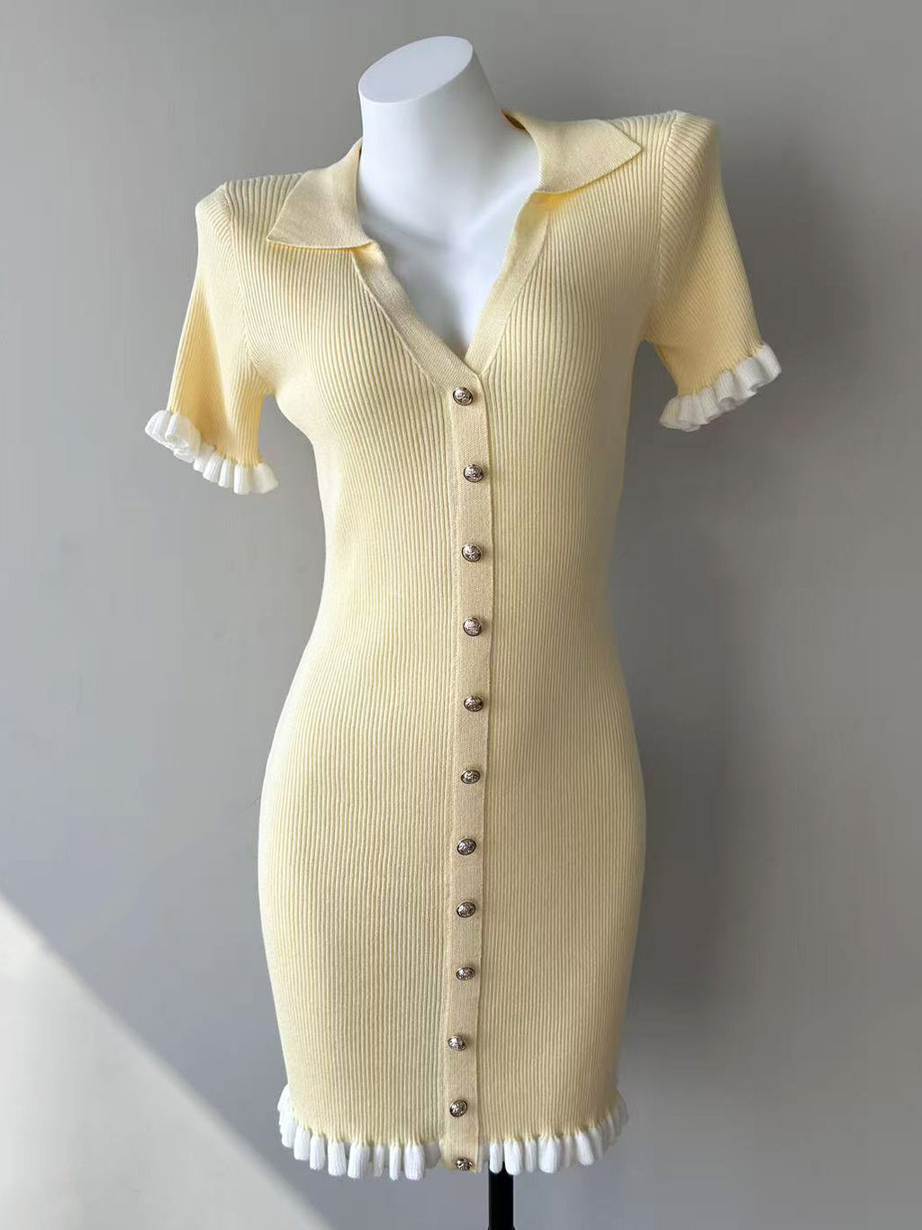 High-Waisted Short Fitted Dress for Women, V-Neck Short Sleeve, Chic and Versatile Mini Dress