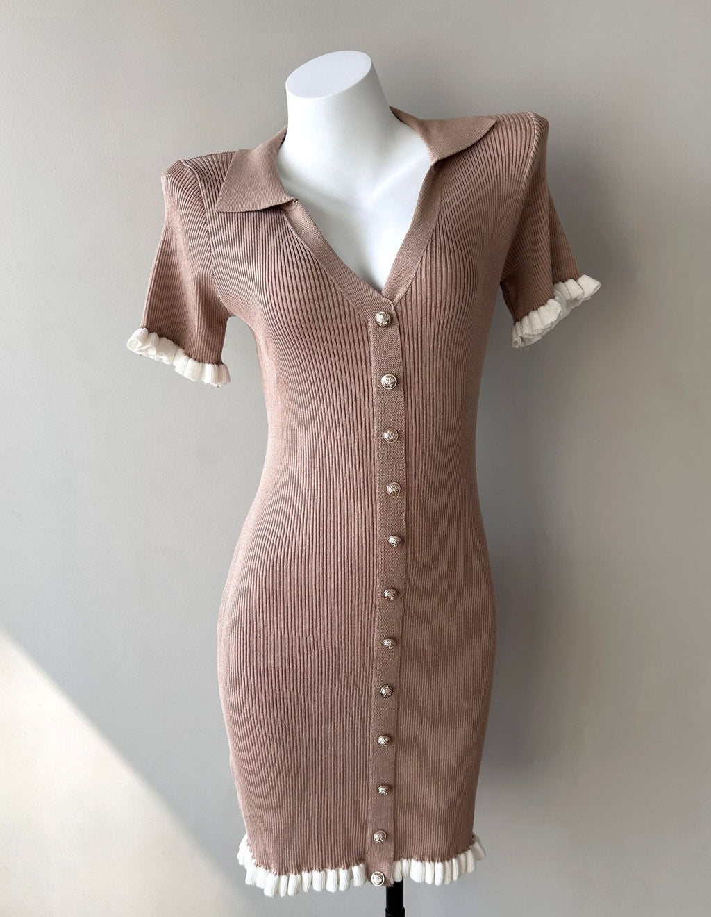 High-Waisted Short Fitted Dress for Women, V-Neck Short Sleeve, Chic and Versatile Mini Dress