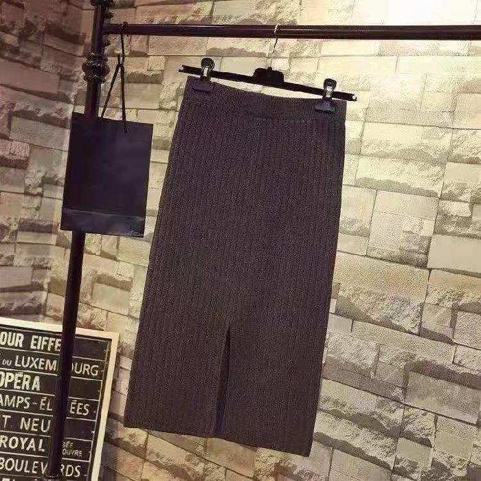 Womens Fashion High-Waisted Knitted Skirt With A Slit
