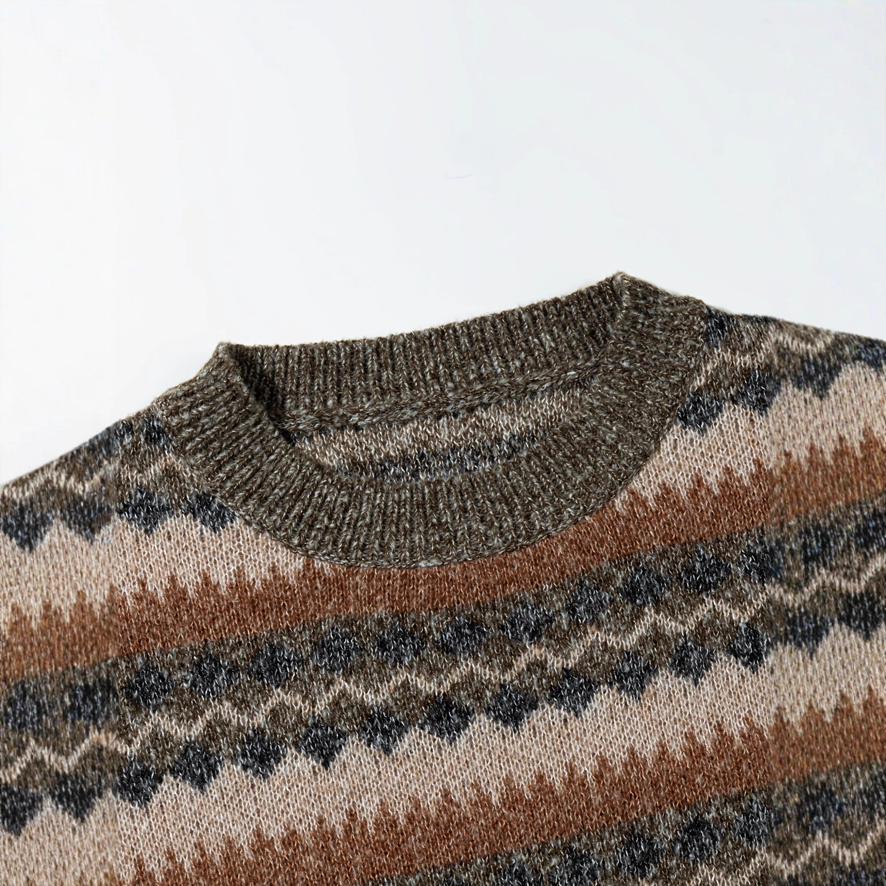 Mens Thickened Crew-Neck Pullover Sweater With Printed Design And Relaxed Fit